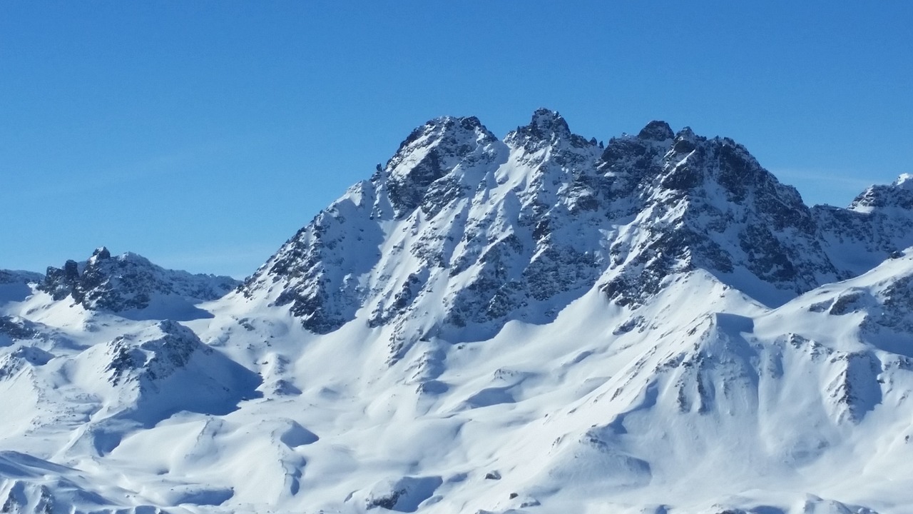 中国长白山区全面开启新雪季